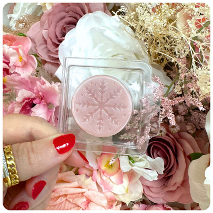 ** MORE SCENTS ADDED SOON ** 7 For Price Of 5 Christmas Mini Clam ~ Christmas Scents ~ Mix & Match